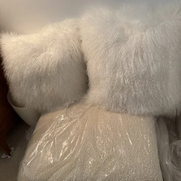 Throw Pillow Mongolian Fur / Tibetan Lamb Throw Pillow – White – 18x18 - Picture 10 of 11